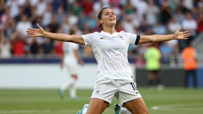 Olivia Holdt scored twice in a 2-0 Women's Super League victory over Crystal Palace, a result that keeps Tottenham...