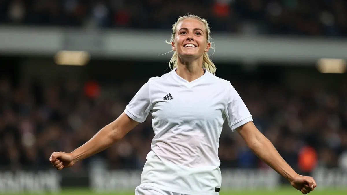 Tottenham Hotspur Women handed Caitlin Dijkstra her competitive debut and named Drew Spence captain for the new Women's...